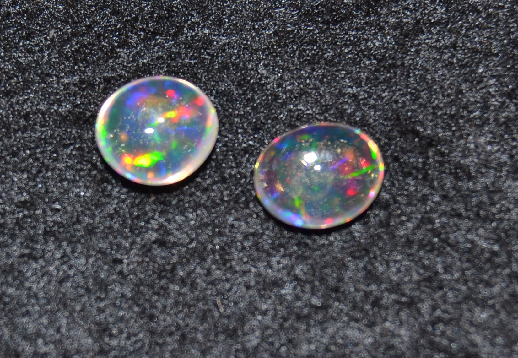 dos piezas de 5.6x5.1 mm 350€